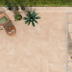 Saime Titano Beige Grip terrastegels 2 cm op een terras