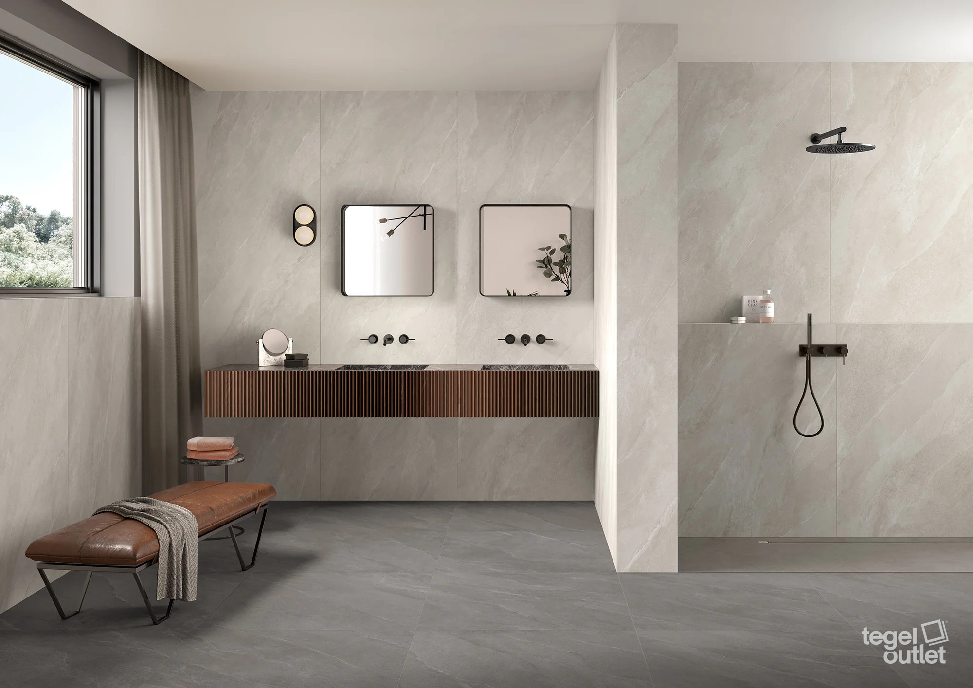 Saime Titano Bianco wandplaten en Grigio 120×120 vloertegels in een badkamer