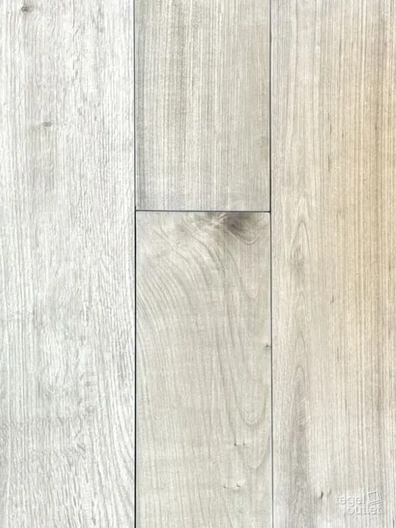 Tree Vaniglia 15x60: planken in licht beige-greige eiken naast elkaar