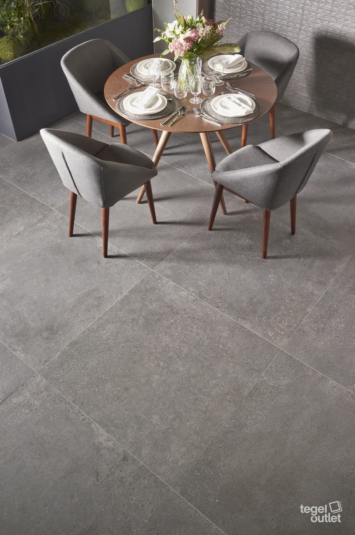 Underground Graphite 90x90 in een interieur