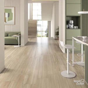 Belice Natural 26×180 – keuken Vives Belice Natural 26×180 houtlook planken in een keuken