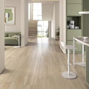 Vives Belice Natural 26×180 houtlook planken in een keuken