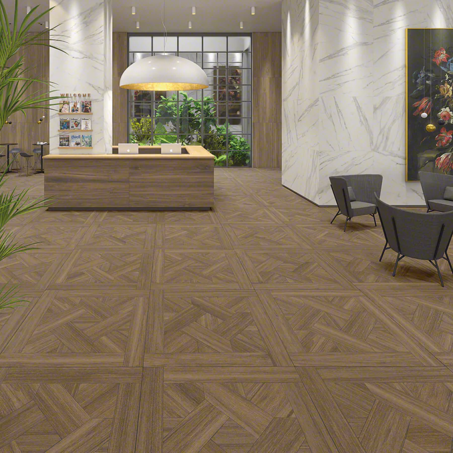 Vives Belice Noce 26×180 en parketpaneel Krabi Noce 120×120 in een publieke ruimte